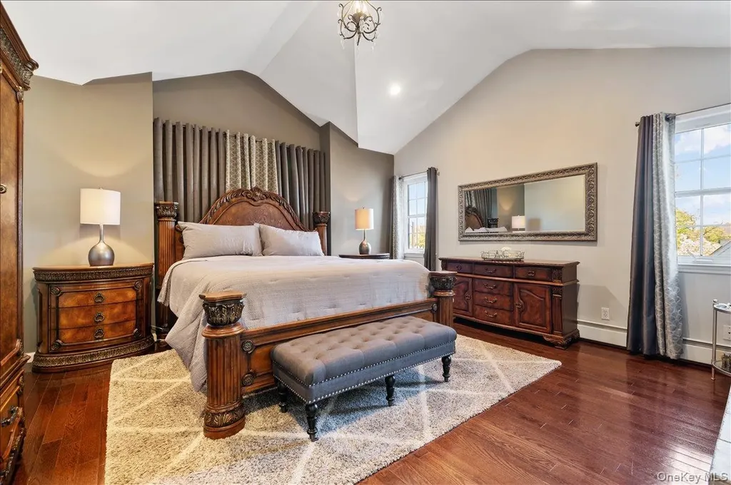 157 Manor Street Plainview NY 11803
