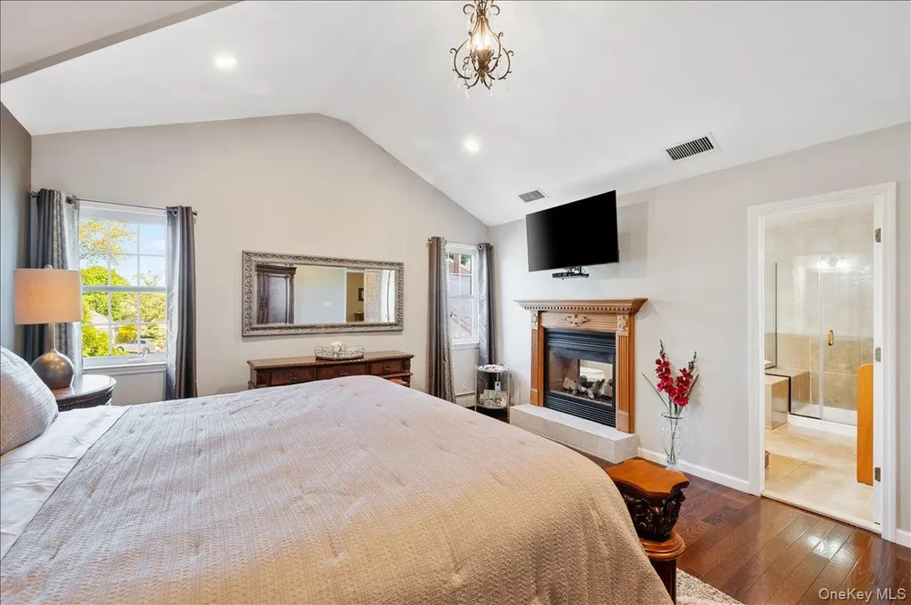 157 Manor Street Plainview NY 11803