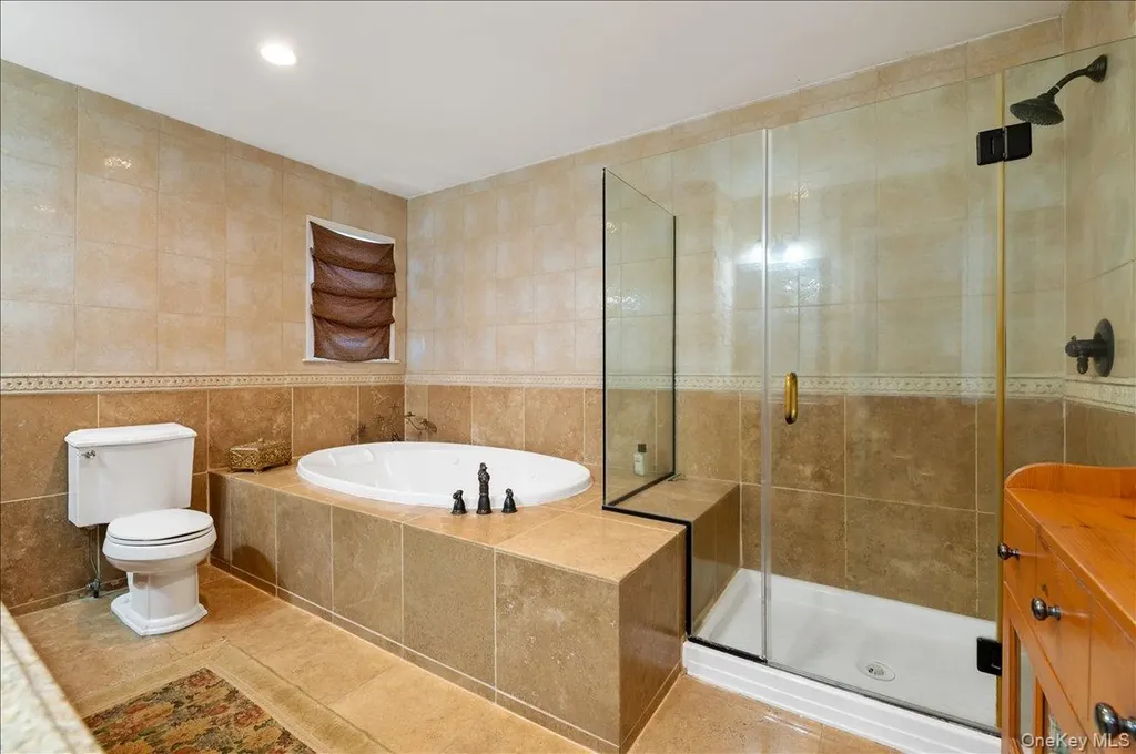 157 Manor Street Plainview NY 11803