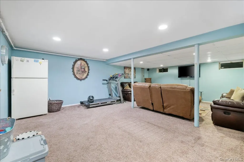 157 Manor Street Plainview NY 11803