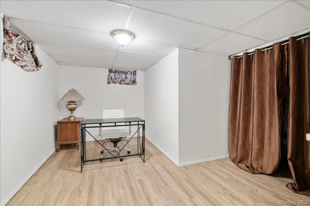 157 Manor Street Plainview NY 11803