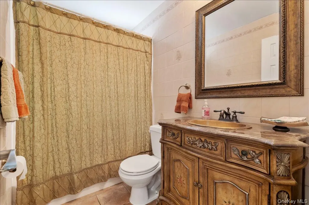 157 Manor Street Plainview NY 11803