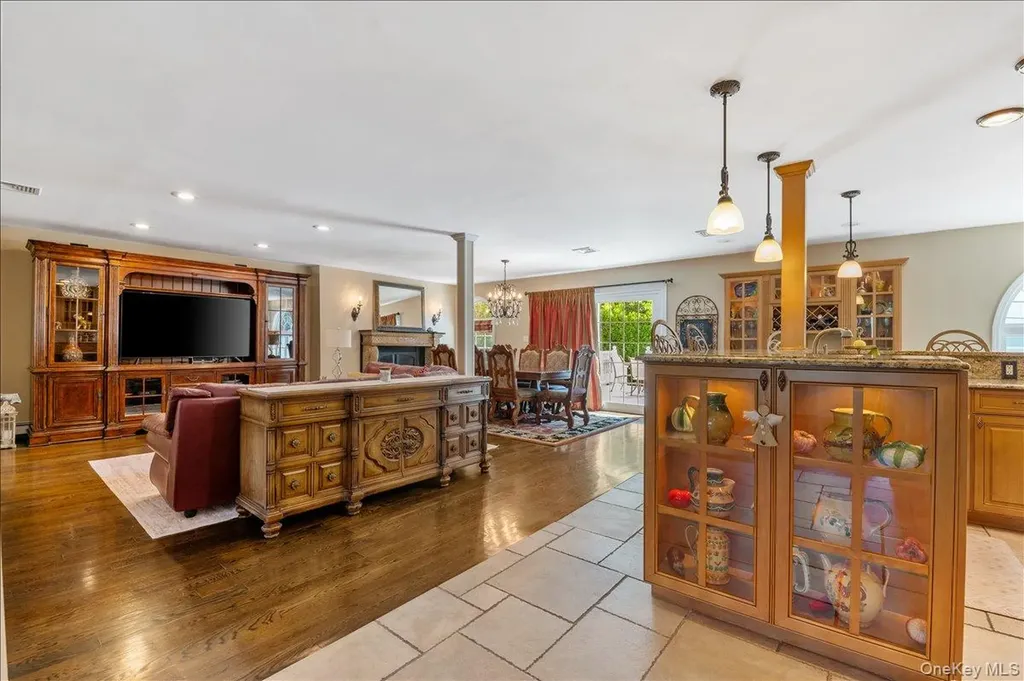 157 Manor Street Plainview NY 11803