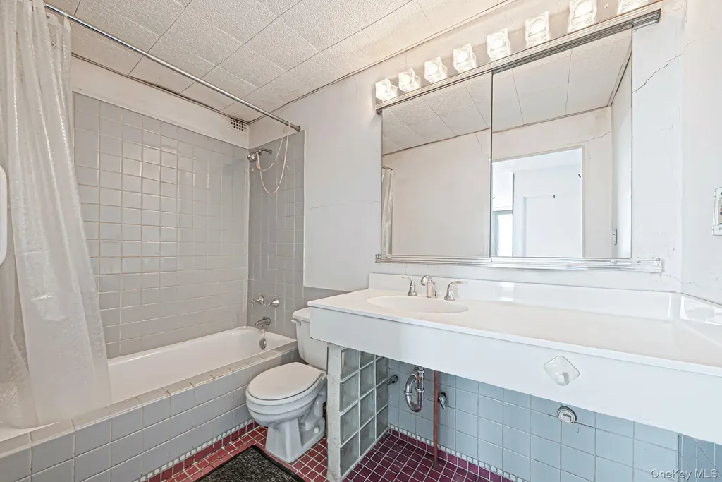 10-34 166 Street Beechhurst NY 11357