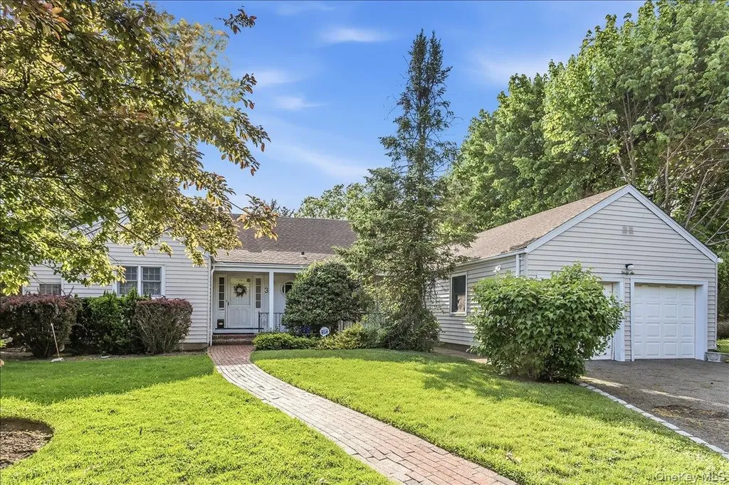 36 Roosevelt Place Rockville Centre NY 11570