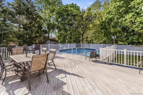 36 Roosevelt Place Rockville Centre NY 11570