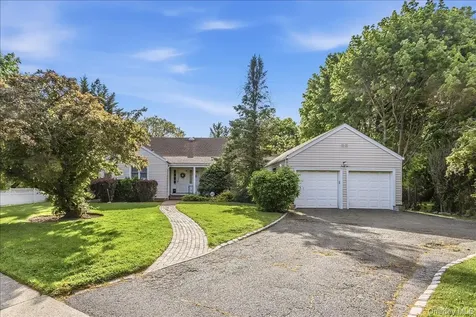 36 Roosevelt Place Rockville Centre NY 11570