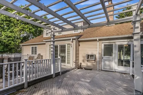 36 Roosevelt Place Rockville Centre NY 11570