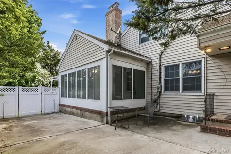 36 Roosevelt Place Rockville Centre NY 11570