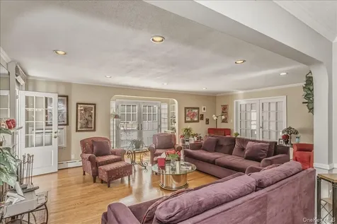 36 Roosevelt Place Rockville Centre NY 11570