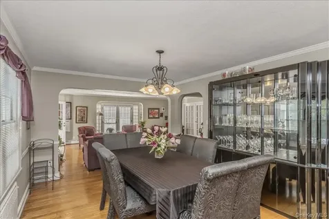 36 Roosevelt Place Rockville Centre NY 11570