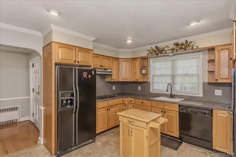 36 Roosevelt Place Rockville Centre NY 11570