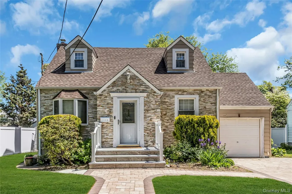 1395 Exeter Street North Baldwin NY 11510