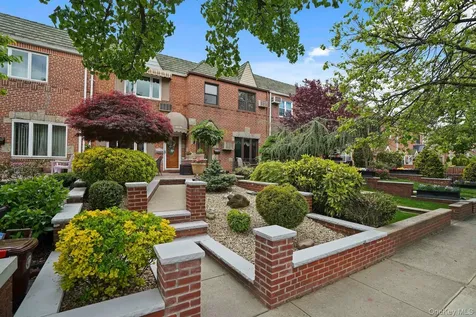 61-36 77TH Street Middle Village NY 11379