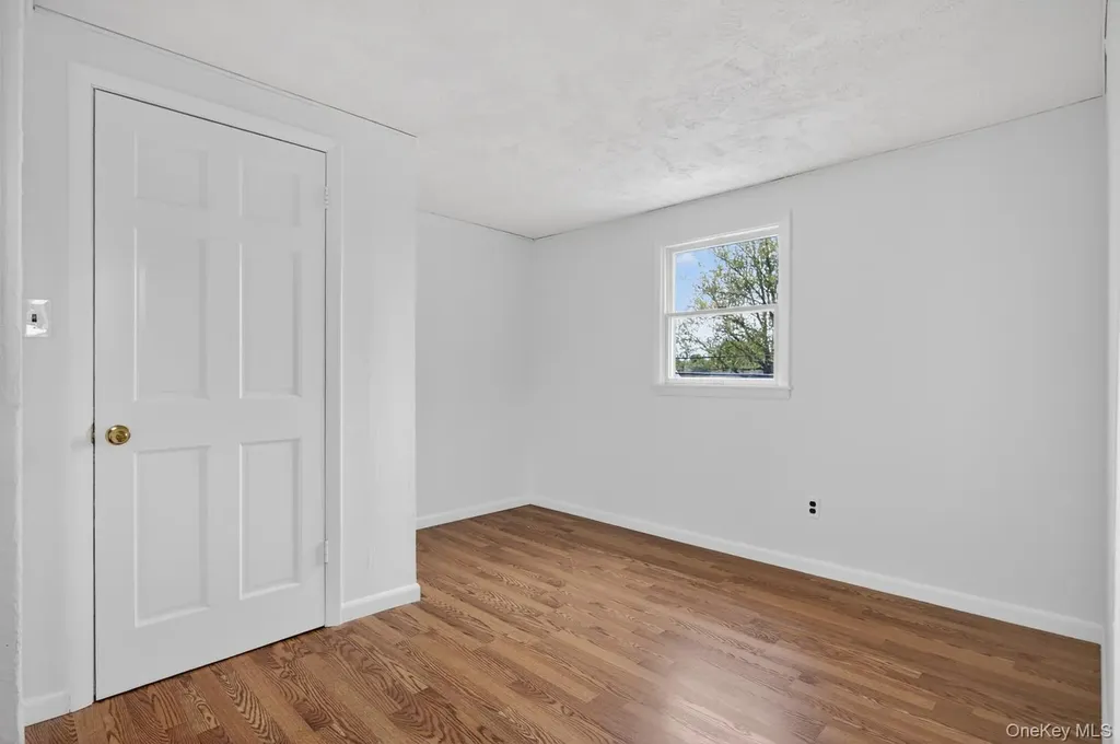 37 Silver Lane Levittown NY 11756