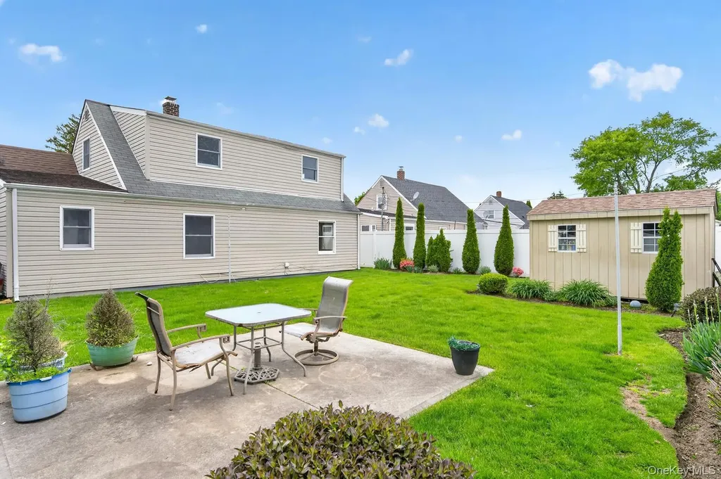 37 Silver Lane Levittown NY 11756