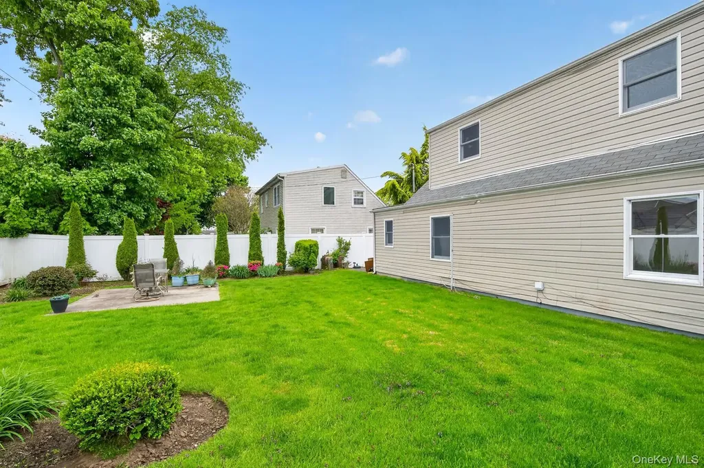 37 Silver Lane Levittown NY 11756
