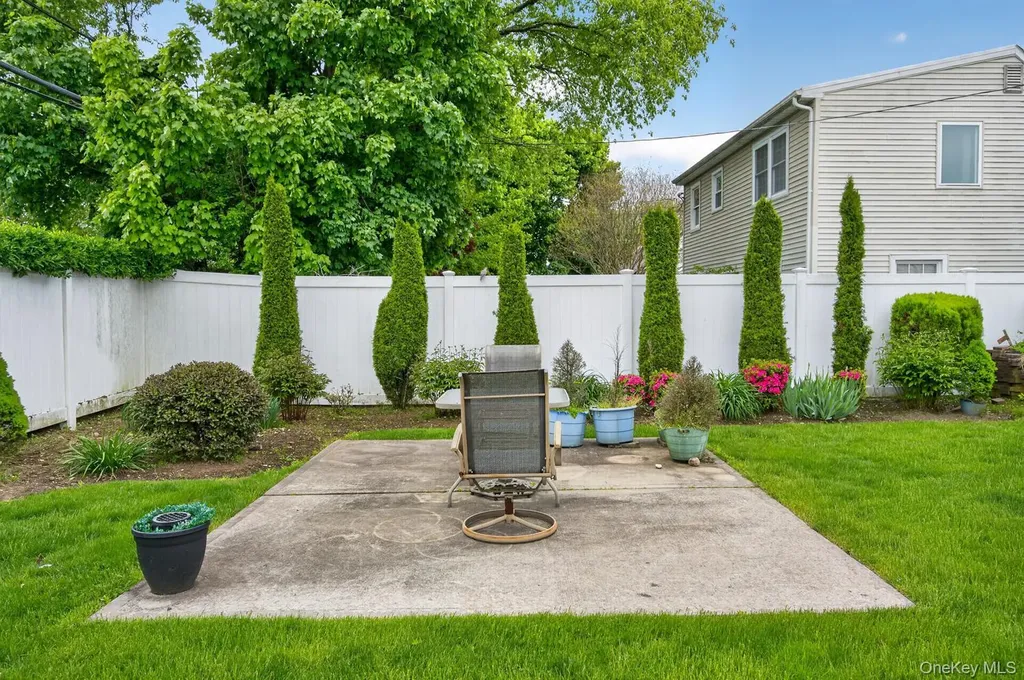37 Silver Lane Levittown NY 11756