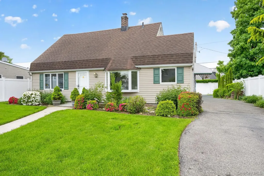37 Silver Lane Levittown NY 11756