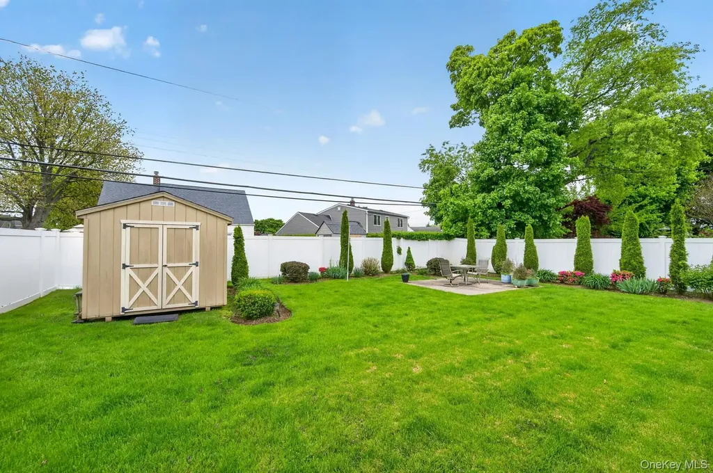 37 Silver Lane Levittown NY 11756