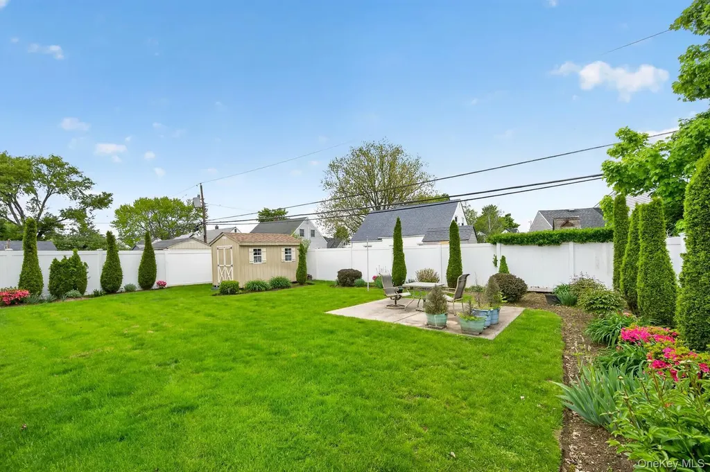 37 Silver Lane Levittown NY 11756