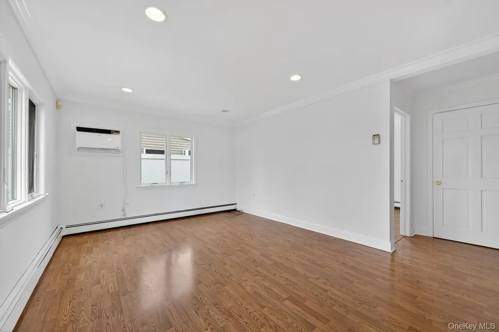 37 Silver Lane Levittown NY 11756