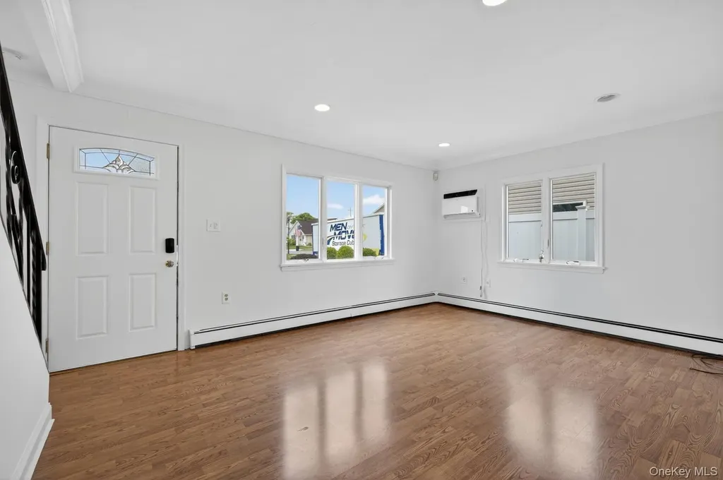 37 Silver Lane Levittown NY 11756