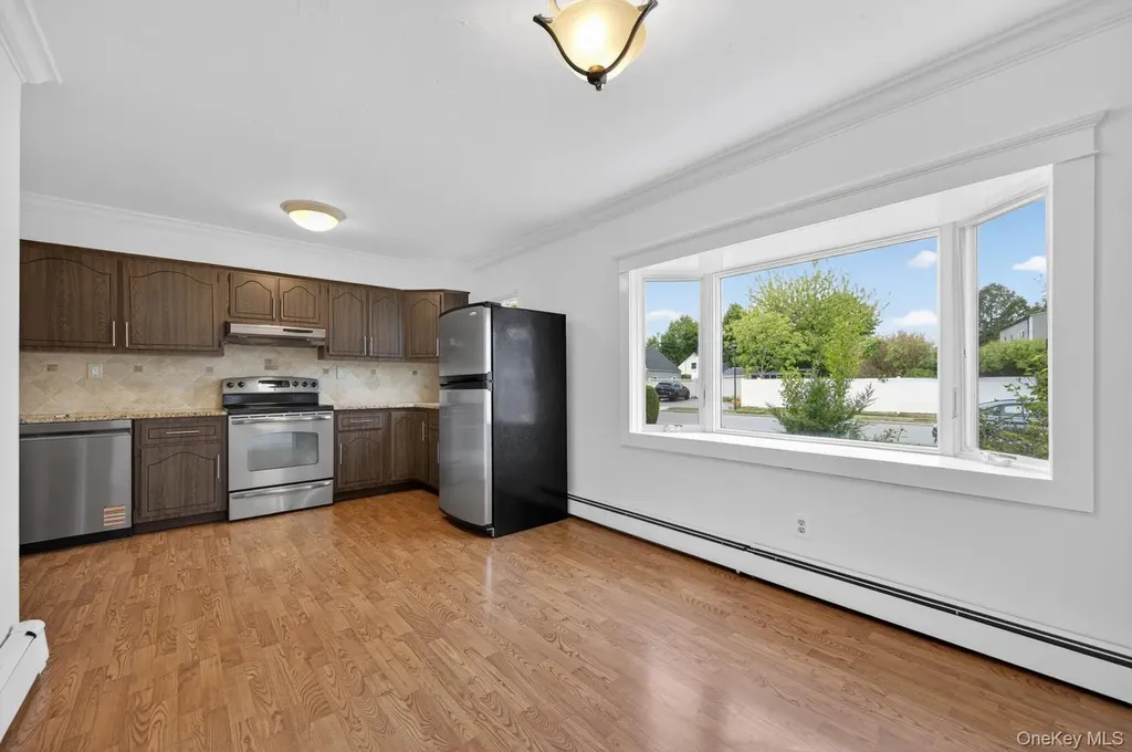 37 Silver Lane Levittown NY 11756