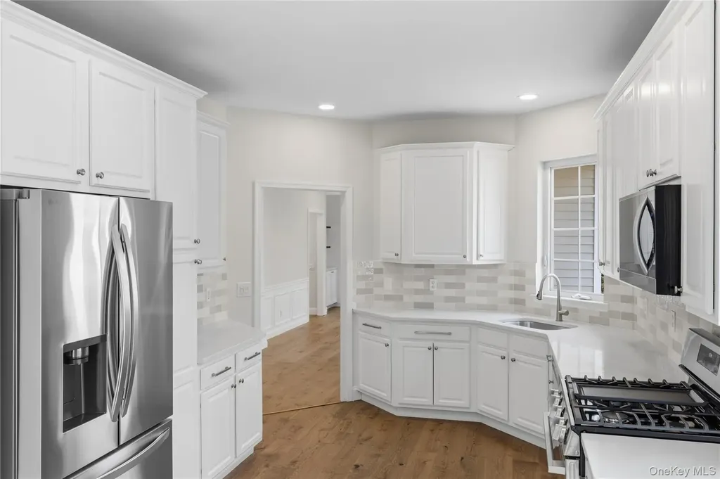 68 Louden Loop Mount Sinai NY 11766
