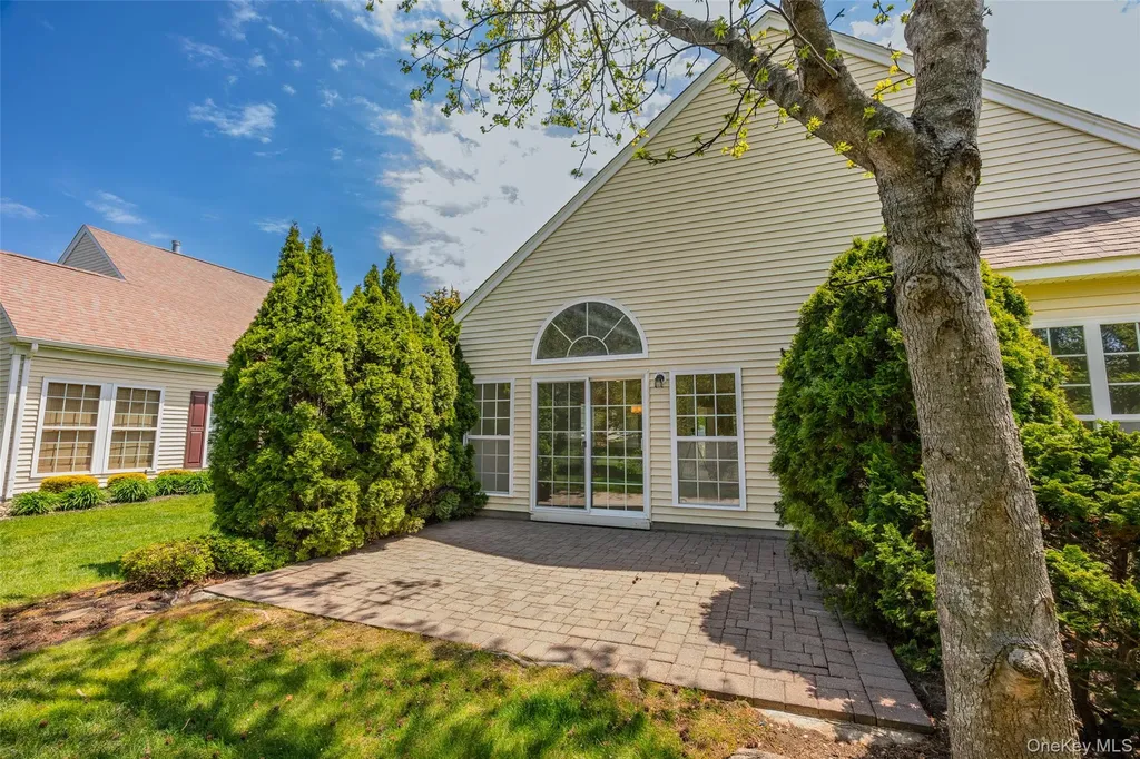 68 Louden Loop Mount Sinai NY 11766