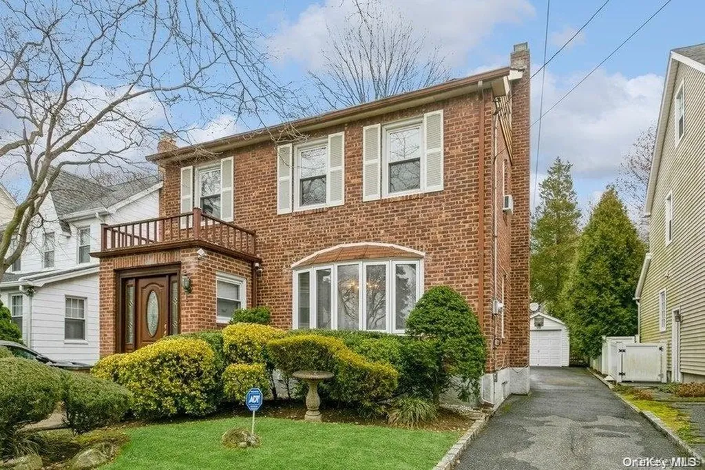 44 Jayson Avenue Great Neck NY 11021