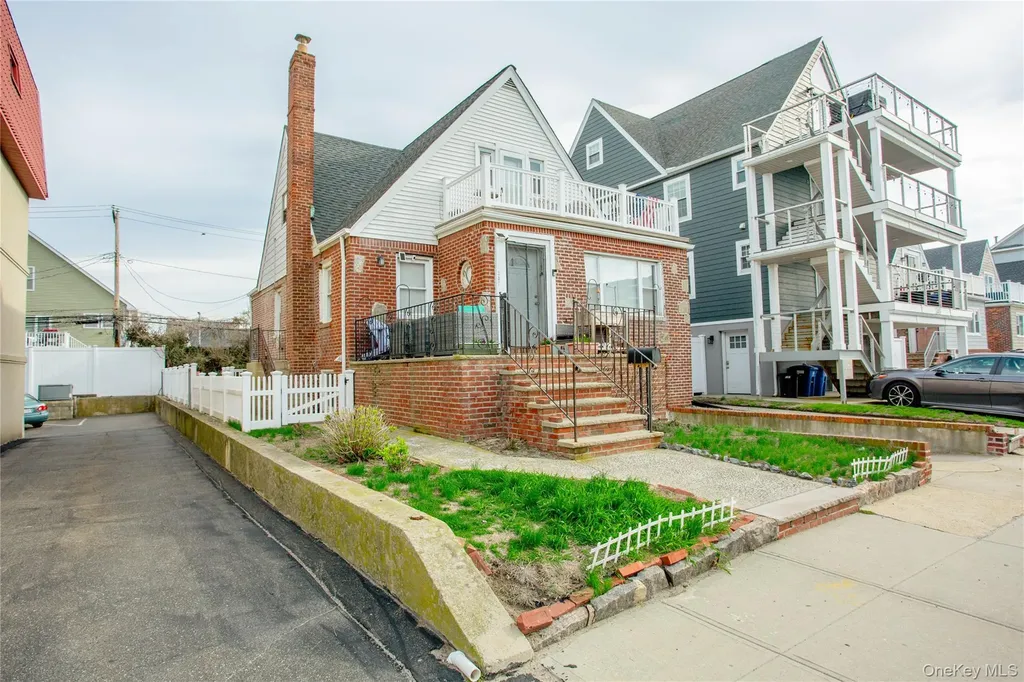237 E Broadway Long Beach NY 11561