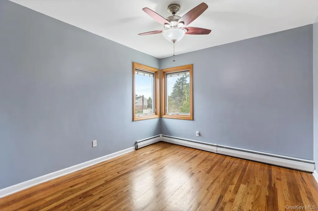 15 Royal Way New Hyde Park NY 11040