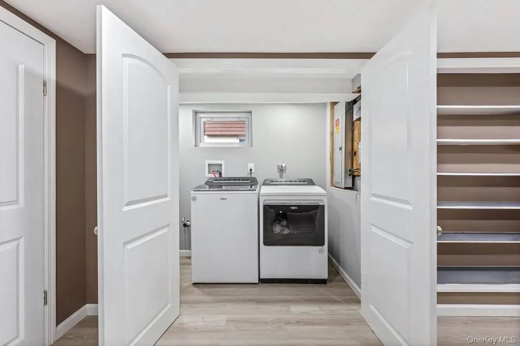 15 Royal Way New Hyde Park NY 11040