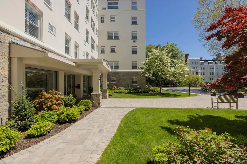 1 Stoneleigh Bronxville NY 10708
