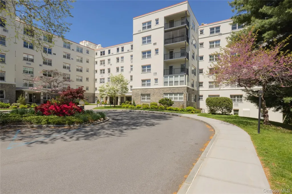 1 Stoneleigh Bronxville NY 10708
