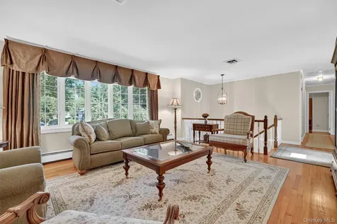 6 Sterling Forest Lane Suffern NY 10901