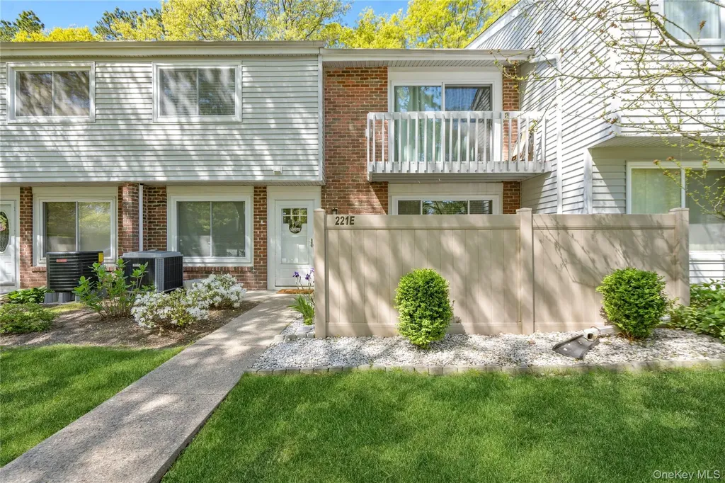 221 Springmeadow Drive Holbrook NY 11741