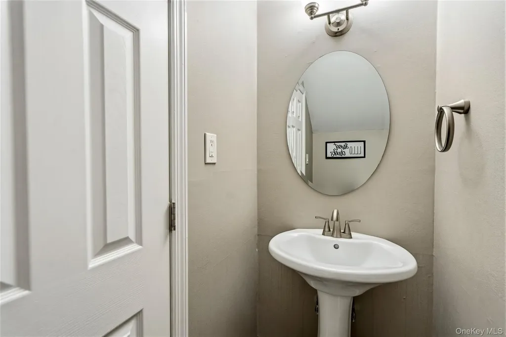 221 Springmeadow Drive Holbrook NY 11741