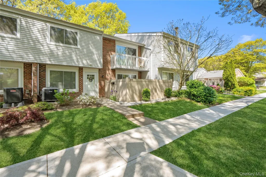 221 Springmeadow Drive Holbrook NY 11741