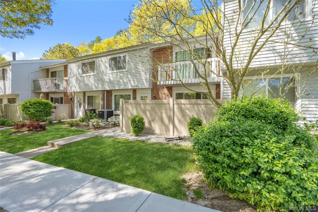221 Springmeadow Drive Holbrook NY 11741