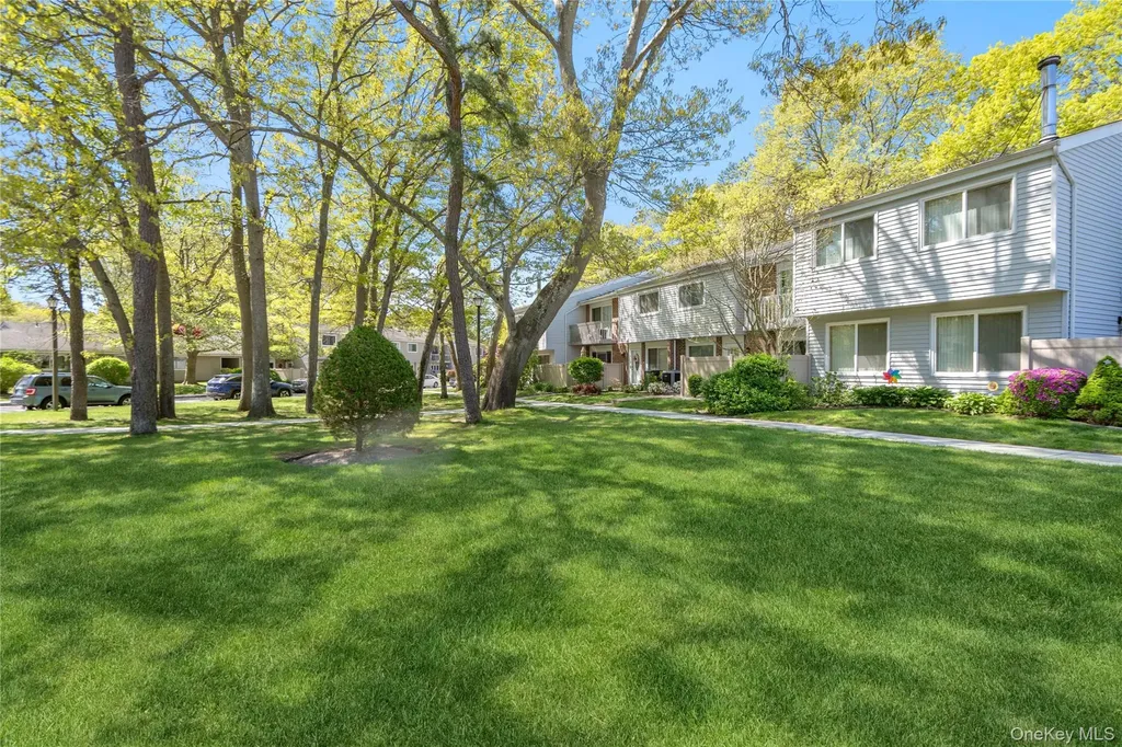 221 Springmeadow Drive Holbrook NY 11741
