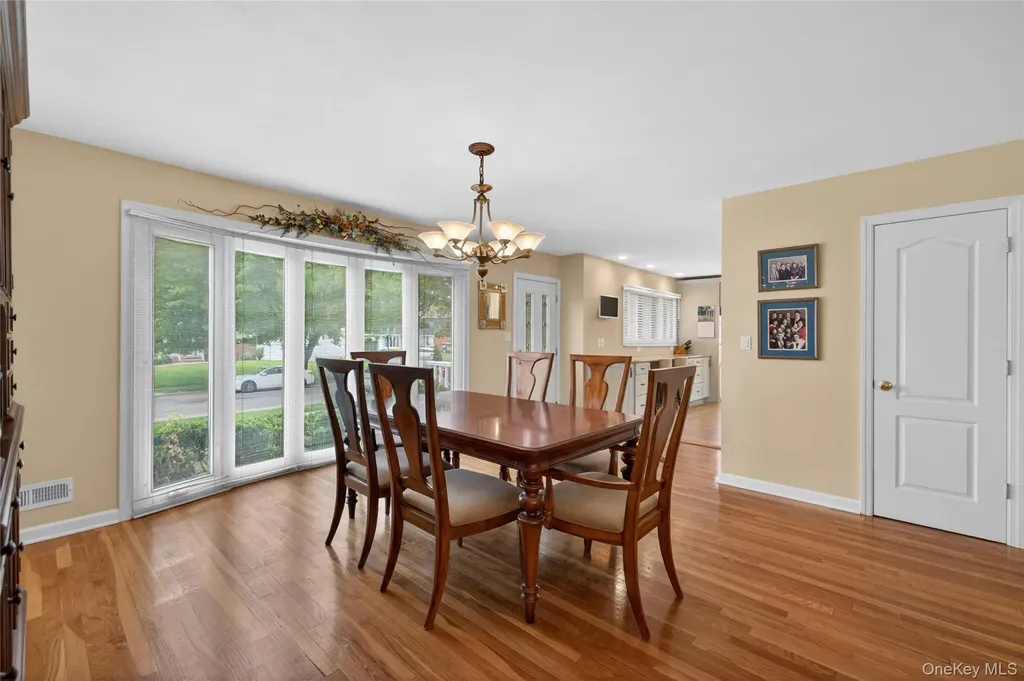 35 Genesee Drive Commack NY 11725