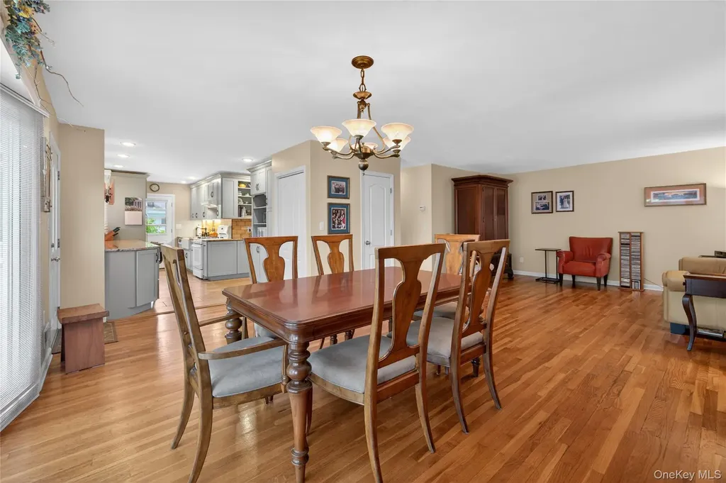 35 Genesee Drive Commack NY 11725