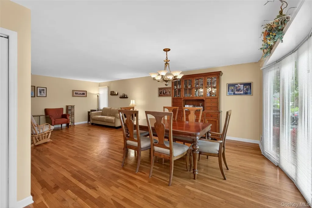 35 Genesee Drive Commack NY 11725