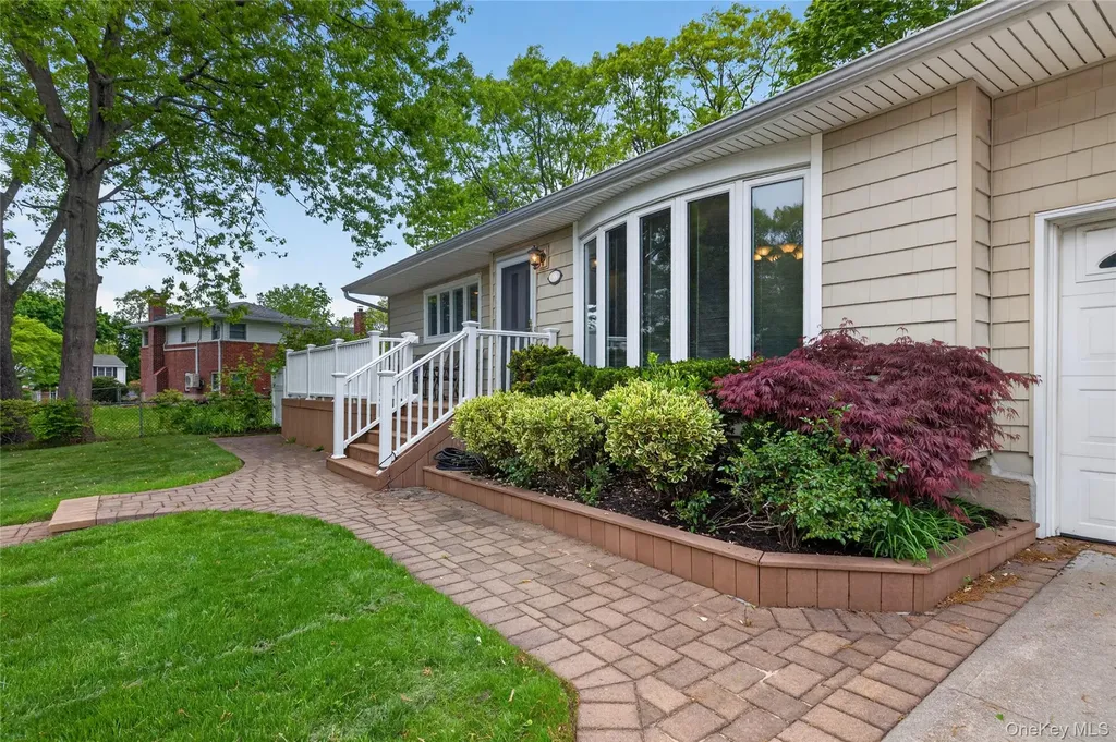35 Genesee Drive Commack NY 11725