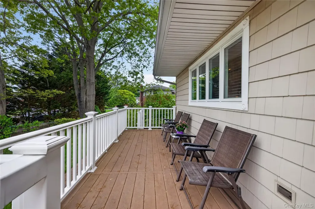 35 Genesee Drive Commack NY 11725