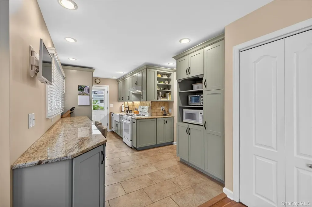 35 Genesee Drive Commack NY 11725