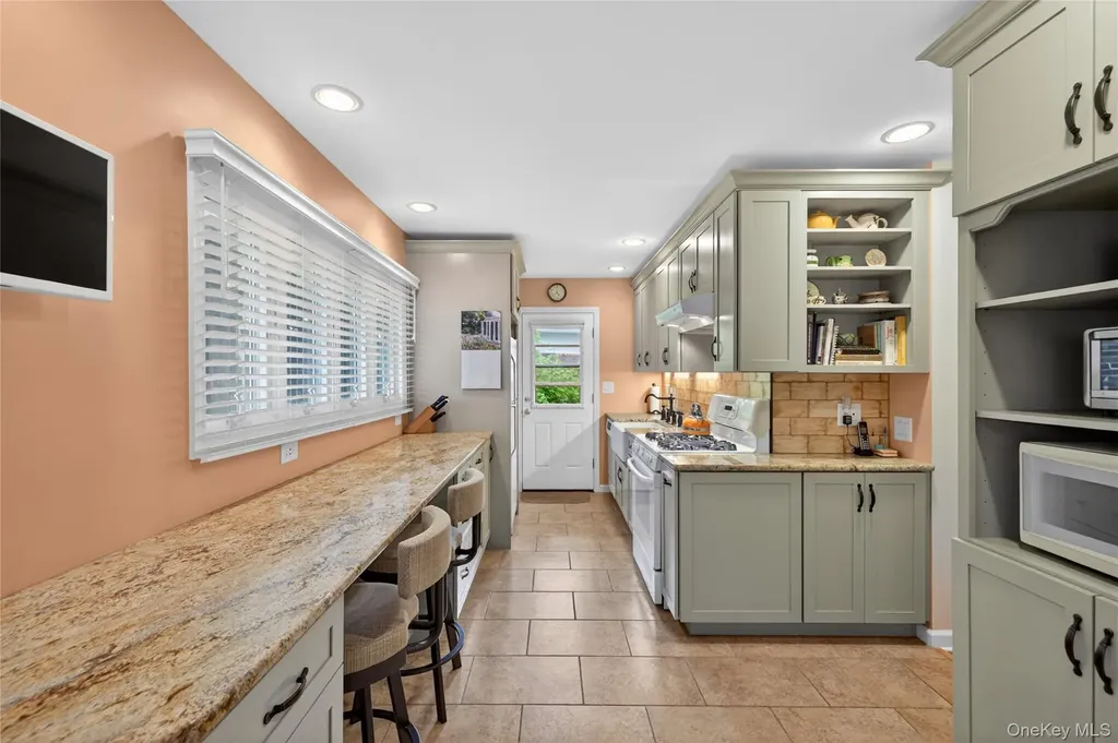 35 Genesee Drive Commack NY 11725
