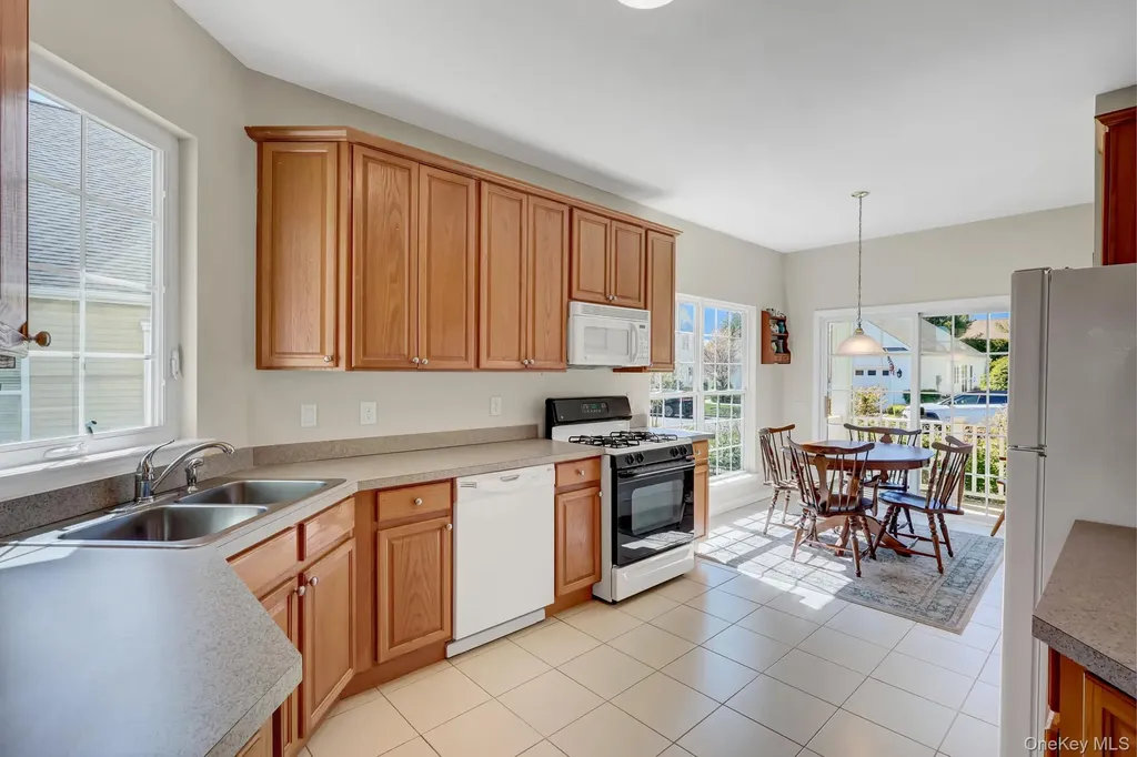 10 Louden Loop Mount Sinai NY 11766